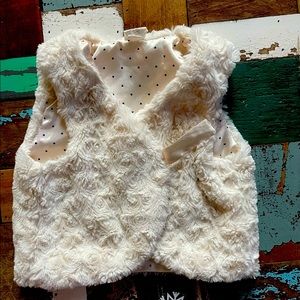 H&M baby light cream color vest. Size:12-18M in perfect condition. Never worn.